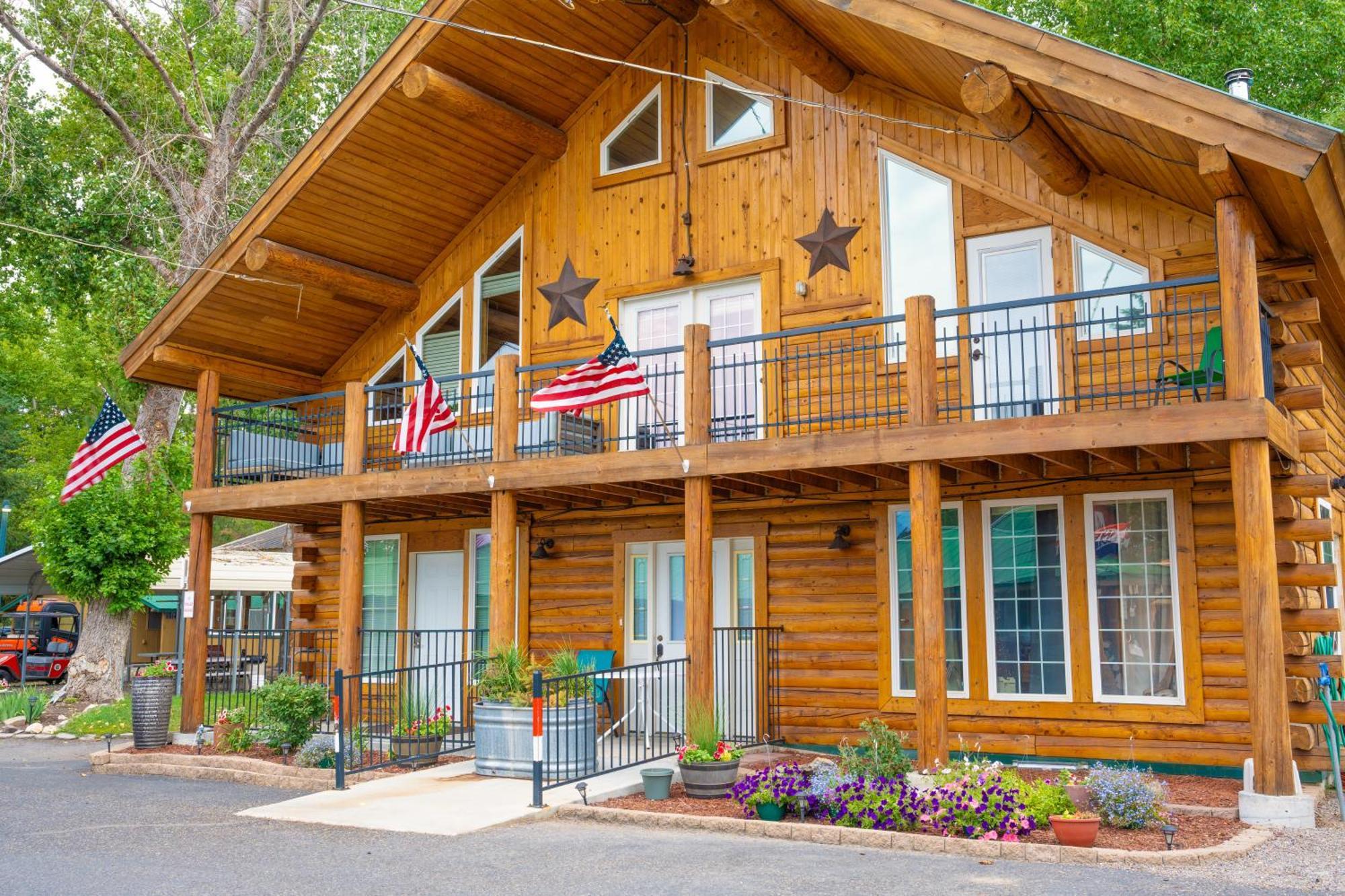 Alpine Lodge Hotel Cascade エクステリア 写真